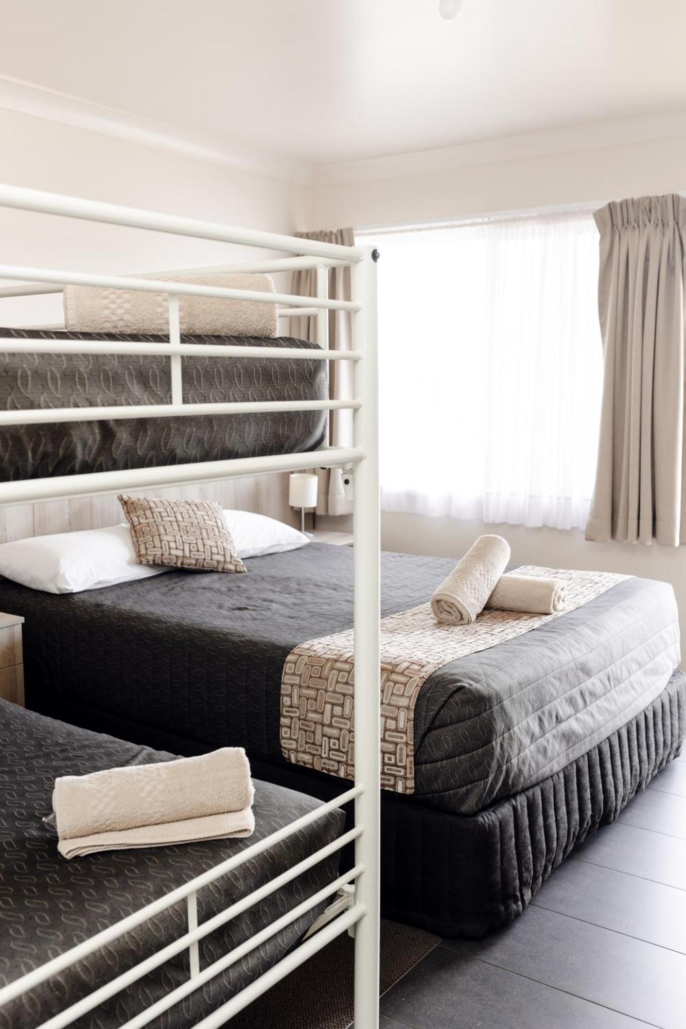 Starline Motor Inn Miles Zewnętrze zdjęcie